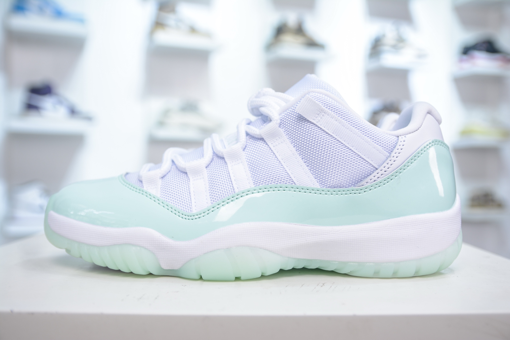 wsxc1772471515222_0 Air Jordan 11 Retro Low Lgloo - 图片 1